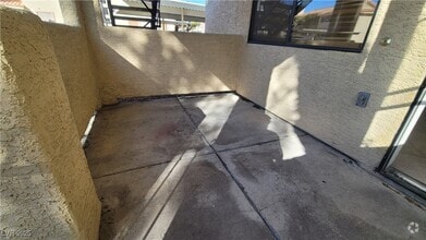 Building Photo - 1209 N Buffalo Dr