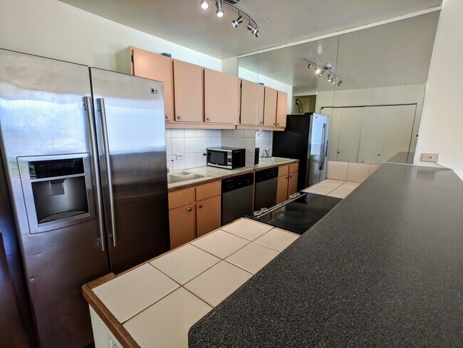 Foto del edificio - Penthouse 1 BR, 1 BA, 1-PRKG With Sweeping Mountain Views at Canal House