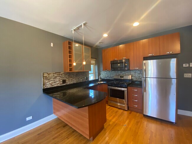 Foto del edificio - 4157 N Bernard St