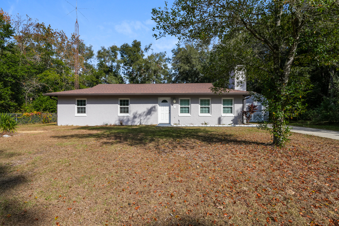 Primary Photo - 3 Bedroom in Citrus Springs, FL!