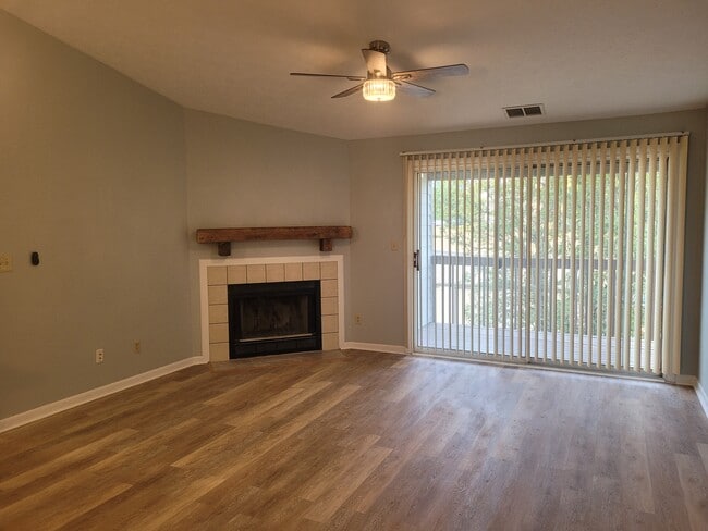 Building Photo - 8919 Eagleview Dr