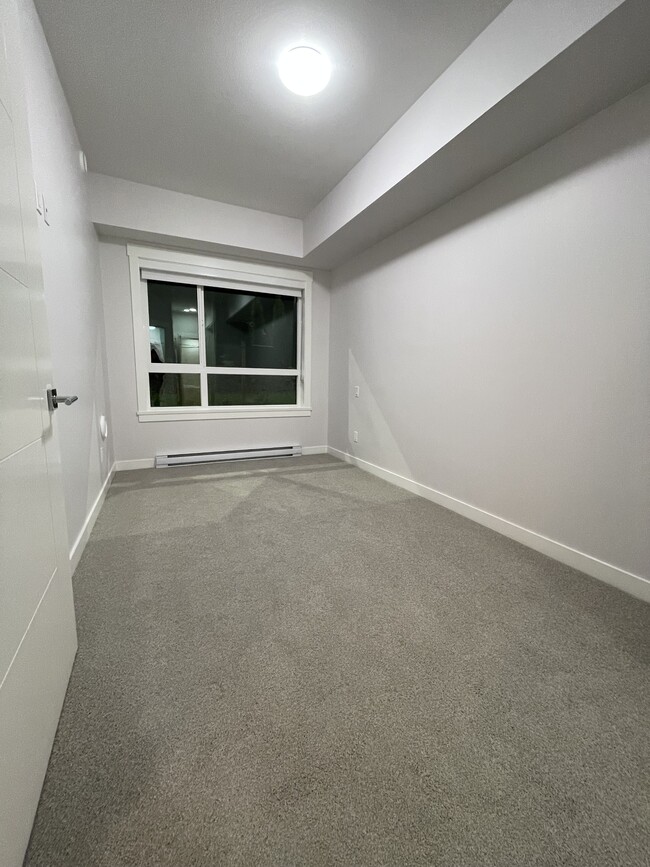 Building Photo - 33886 Pine St