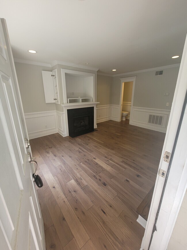 Building Photo - 3913 Overbrook Dr