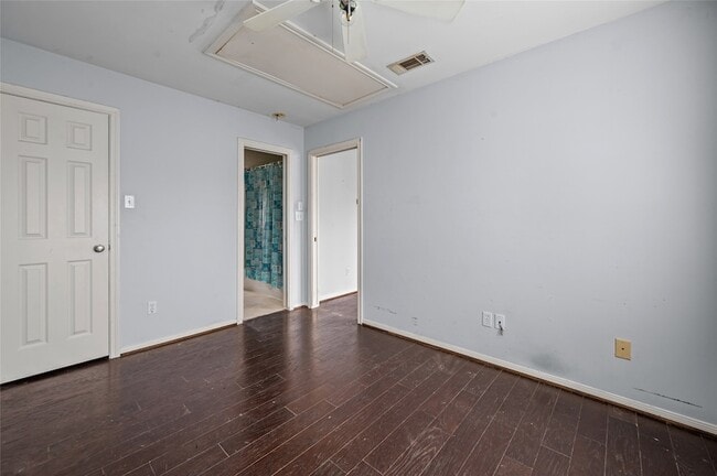 Building Photo - 2142 Sul Ross St