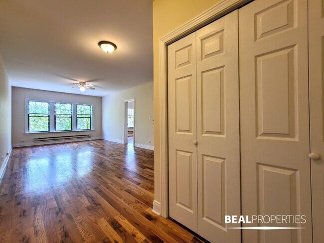 Foto del edificio - 2 bedroom in CHICAGO IL 60657