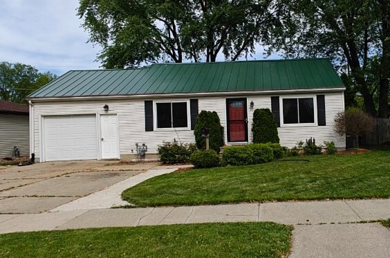 Primary Photo - 991 Suburban Dr