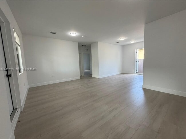 Foto del edificio - 2100 SW 6th St