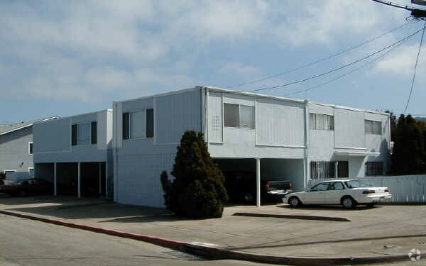 Foto del edificio - 5523 Bayview Ave