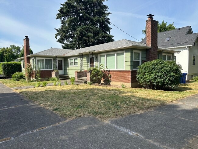 Building Photo - 2805 SE 23rd Ave