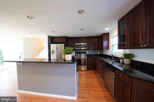 Building Photo - 2653 Fanieul Hall Ct