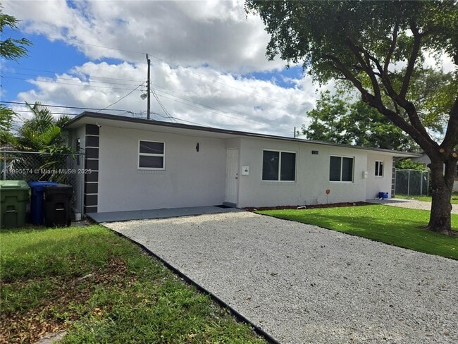 Building Photo - 716 NW 14th Way
