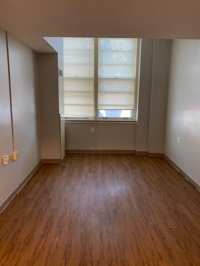 Foto del edificio - 4200 Tracy Ave