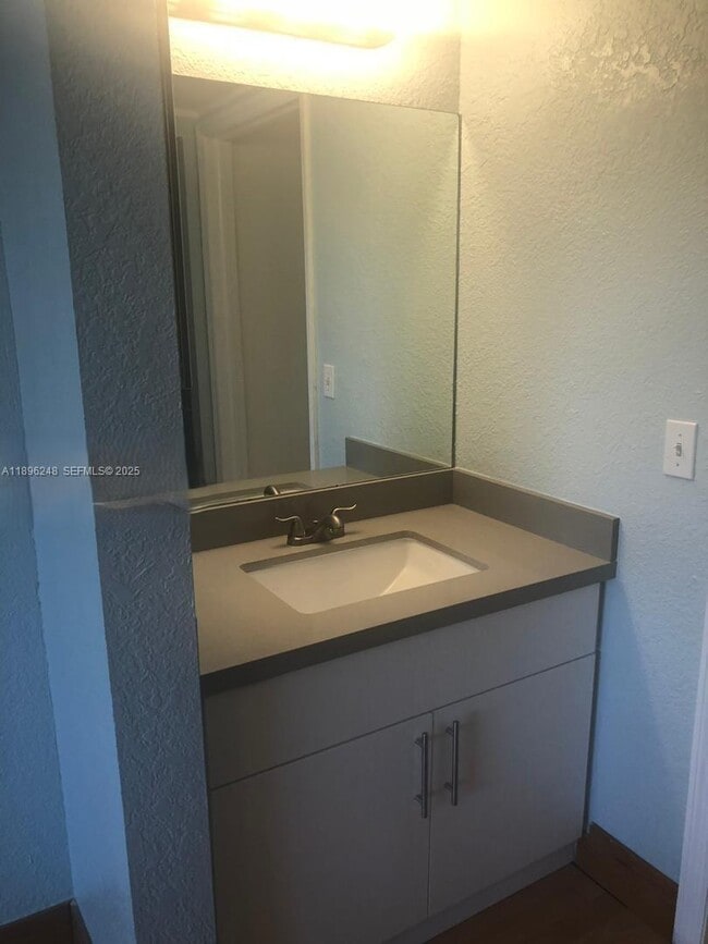 Foto del edificio - 816 NW 11th St