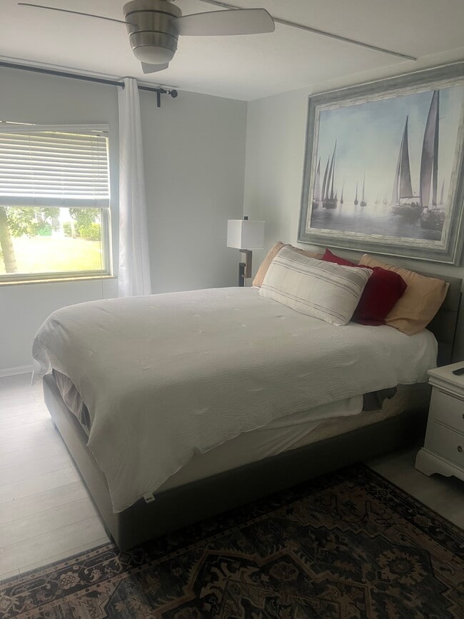 Building Photo - 3215 Beneva Rd