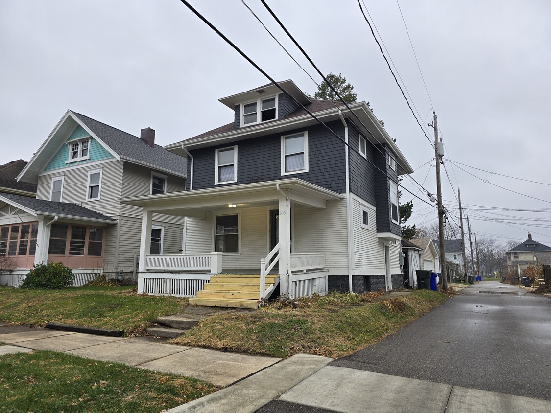 Primary Photo - 349 17th St SE