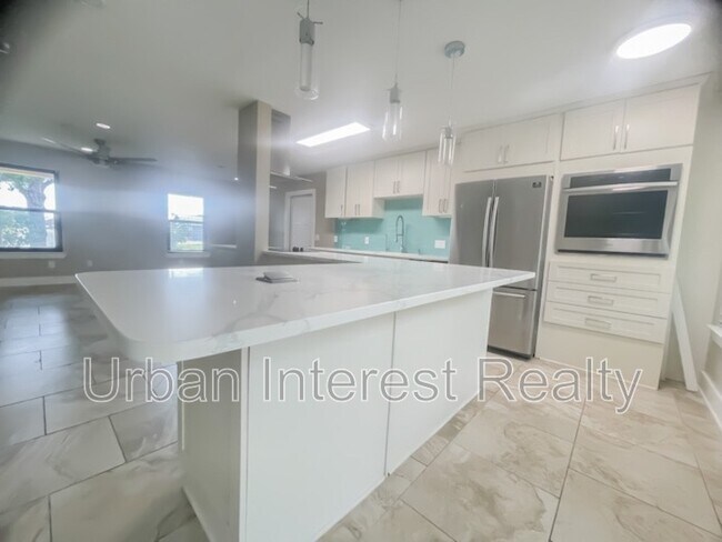 Foto del edificio - 802 E Pine Forest Dr