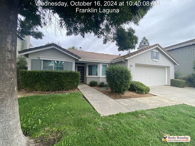 Building Photo - Gated Community, 3 Bedrooms, 2 Bathrooms.
