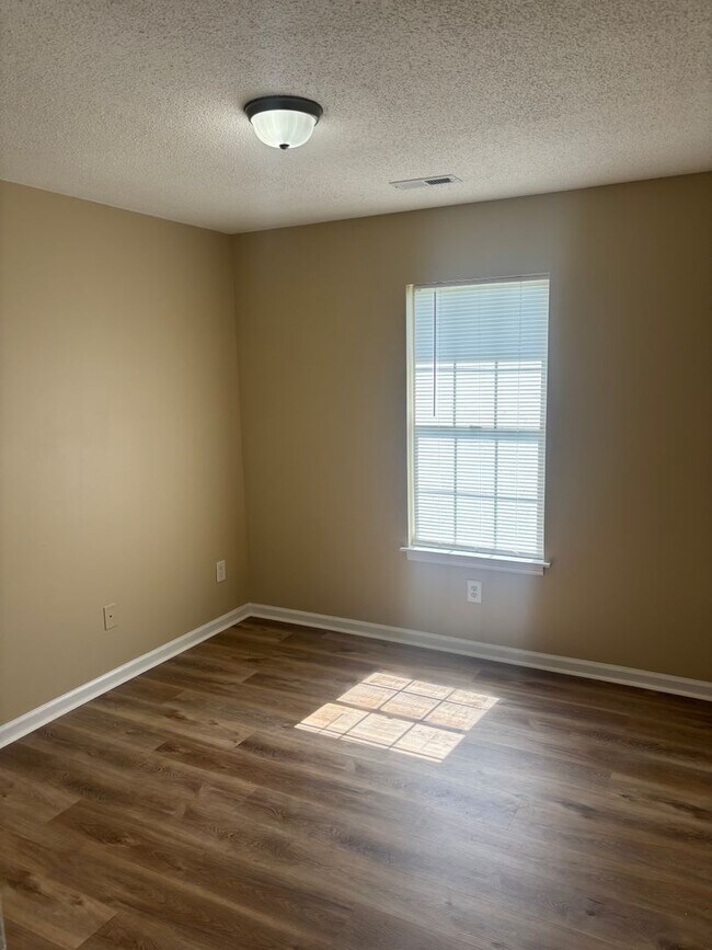 Foto del edificio - 2324 Pine Knoll Terrace