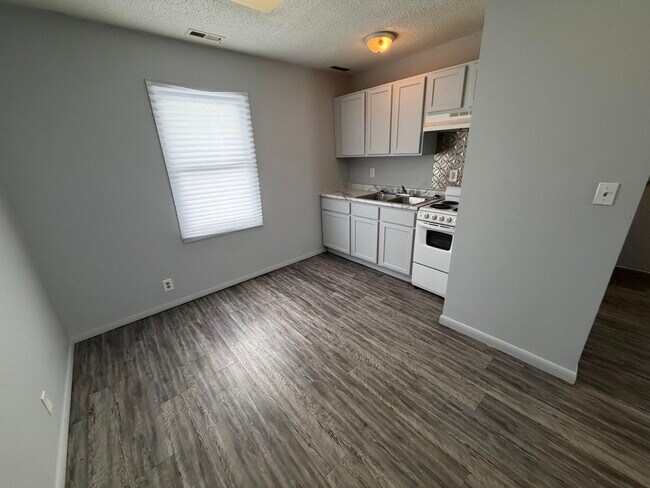 Foto del edificio - 1402 Main-E