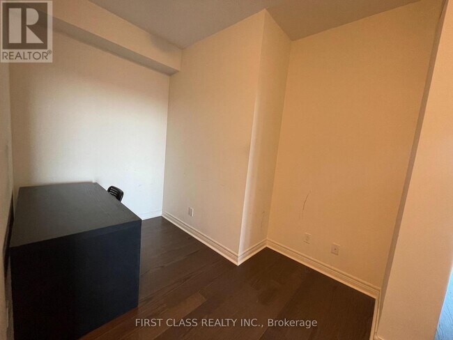 Photo du bâtiment - 339-1339 Rathburn Rd W