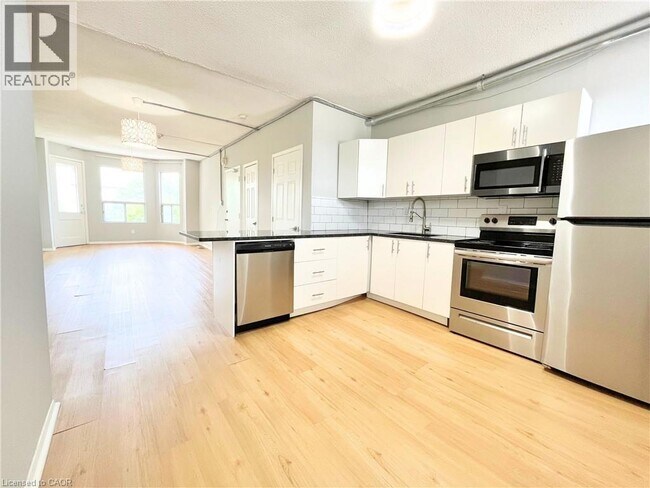 Photo du bâtiment - 121 Park St S