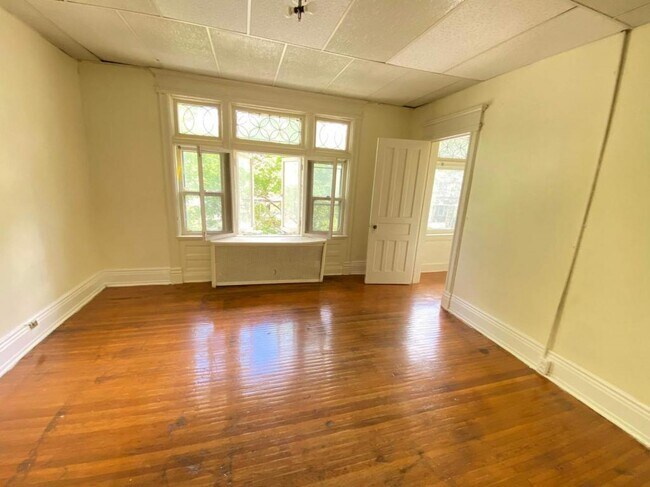 Building Photo - 18-22 Jewett Place