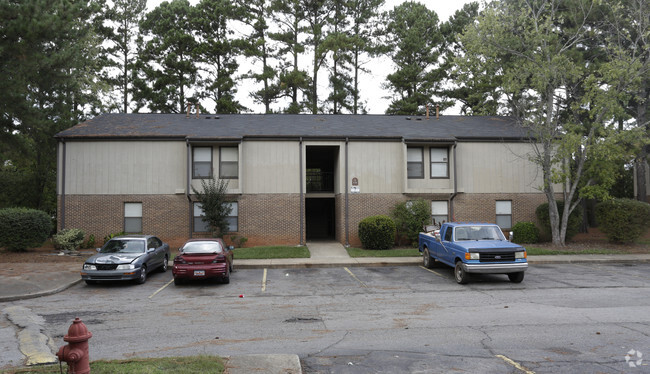 Primary Photo - Meadow Run Apartments