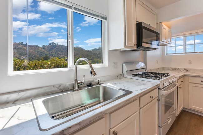 Foto del edificio - 6858 Quinton Ln