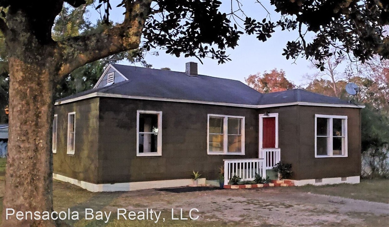 Foto principal - 3 br, 1 bath House - 42 Gloucester Ave