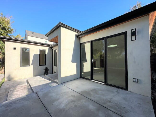 Building Photo - 3632 Maplewood Ave