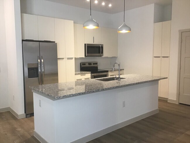 Foto del edificio - 1700 Willow Creek Dr