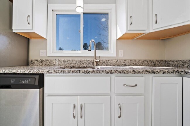Building Photo - 3 Westray Dr