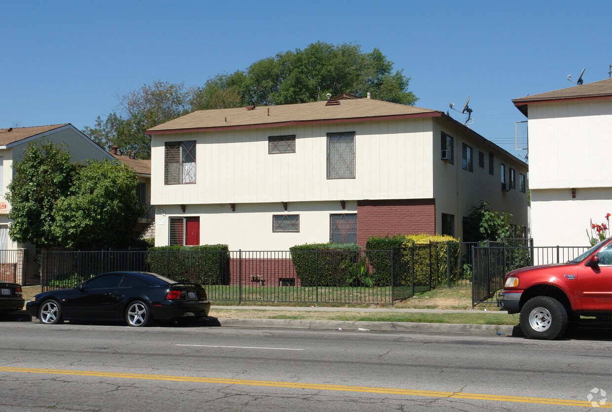 Foto del edificio - 7117 Whitsett Ave