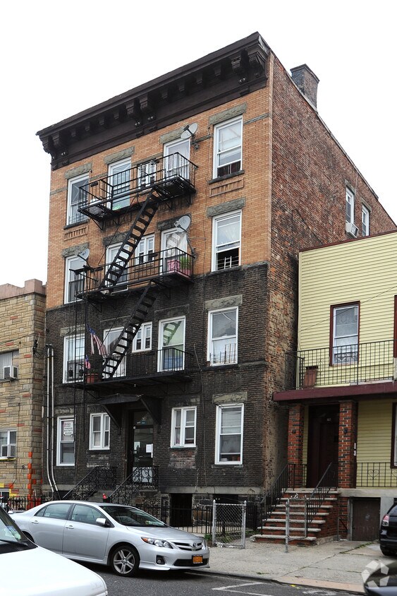 Building Photo - 712 24th St