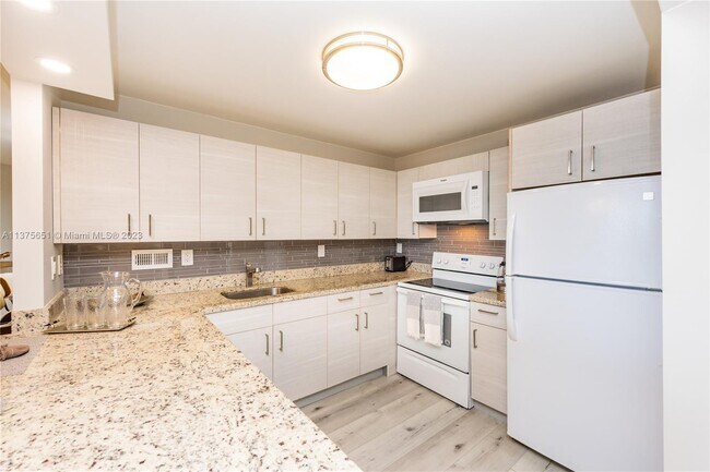 Building Photo - 2301 Collins Ave