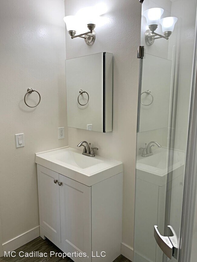 Building Photo - 1010-1012 E Acacia Ave