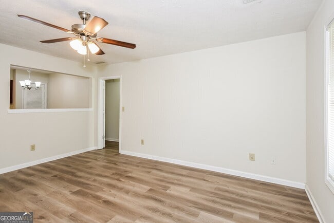 Building Photo - 320 Freeport Dr