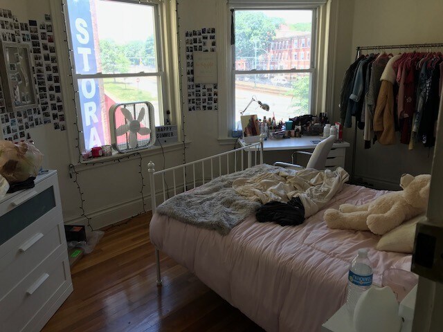 Foto del edificio - 1350 Comm.Ave. Unit 8