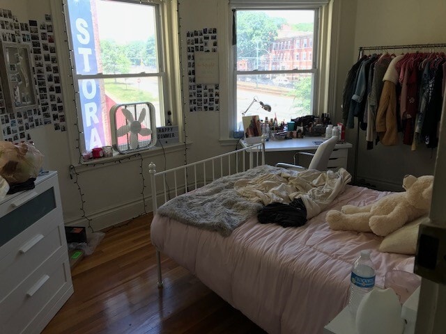 Building Photo - 1350 Comm.Ave. Unit 8