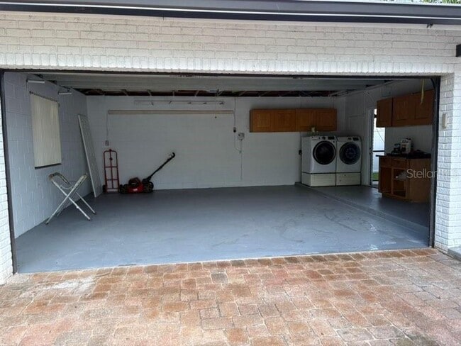 Building Photo - 3823 Bainbridge Ave
