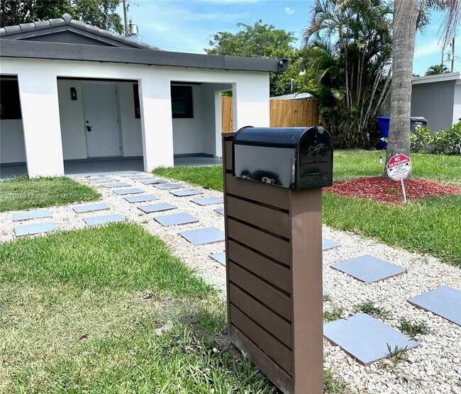 Building Photo - 2421 N 56th Terrace