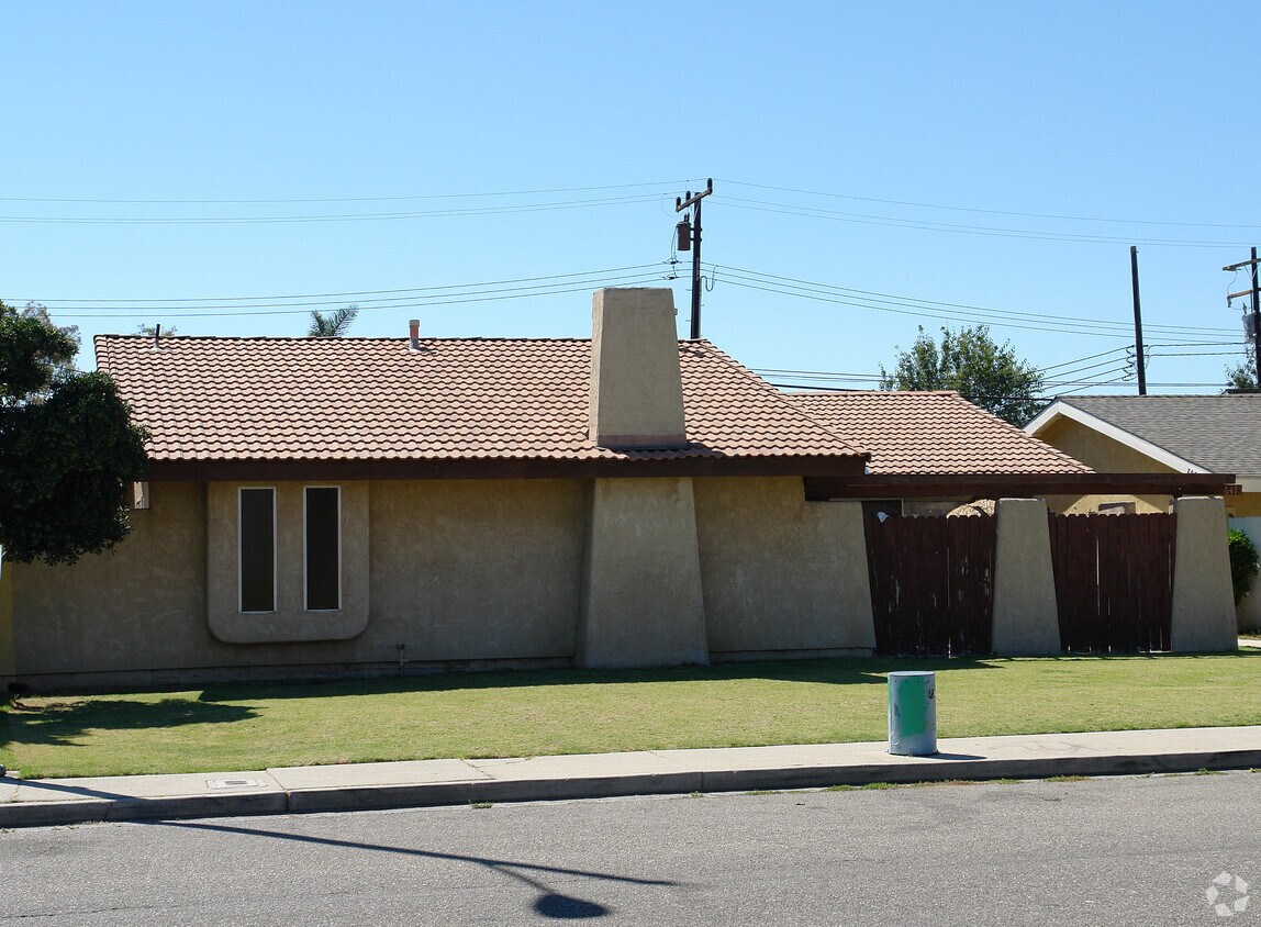 Foto del edificio - 647-649 N M St