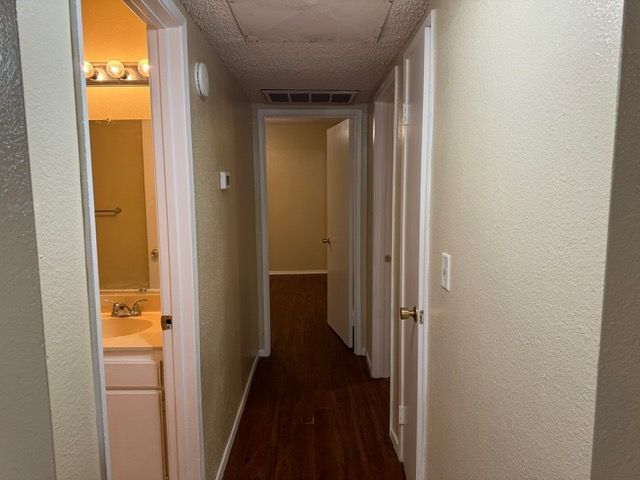 Foto del edificio - 8327 Vineyard Ave