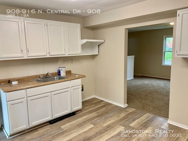 Foto del edificio - 3 bedroom Town house