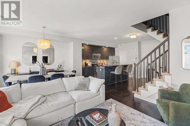 Building Photo - 527 Chaperal Private