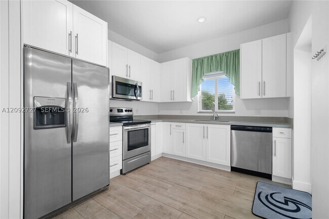 Foto del edificio - 836 NW 33rd Ave