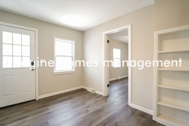 Building Photo - 2456 Thurman Avenue
