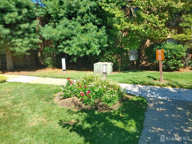 Building Photo - 280 Willowbrook Dr