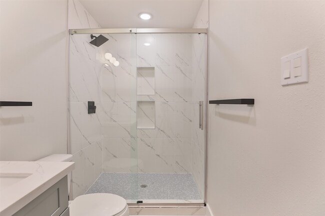 Building Photo - 9511 Fondren Rd