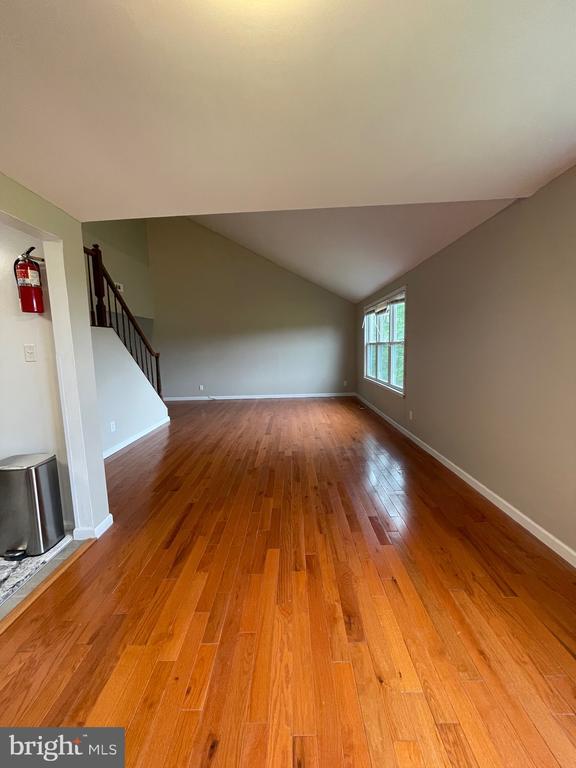 Building Photo - 115 Chaucer Rd